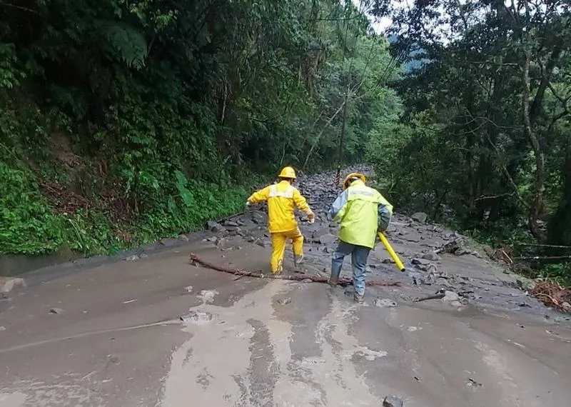 北埔道路坍方。(圖/中央社)