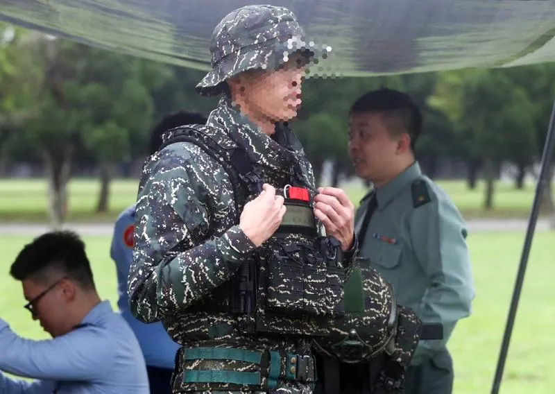 海軍陸戰隊全面換裝新式戰術背心，仍採用數位虎斑迷彩樣式。(圖/中央社)