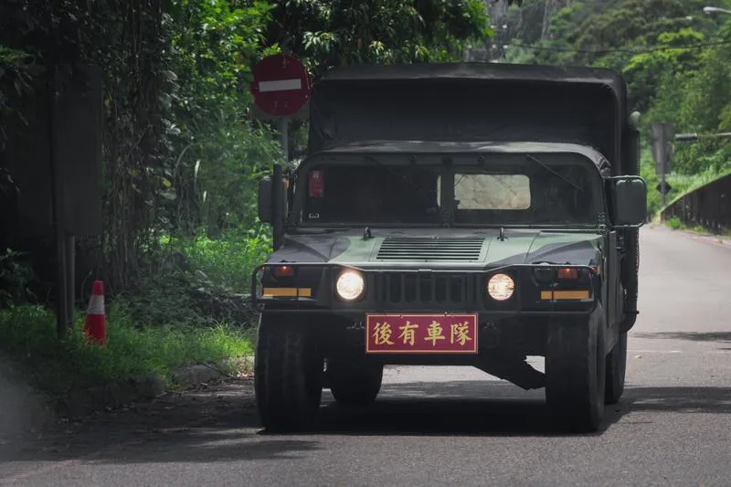 海軍陸戰隊機動增援台北近郊的悍馬車。(圖/中央社)