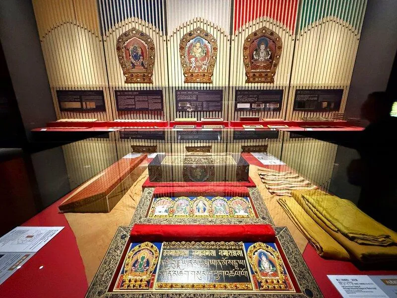 故宮北院龍藏經特展吸人潮,南院常設展出。(圖/故宮南院提供)