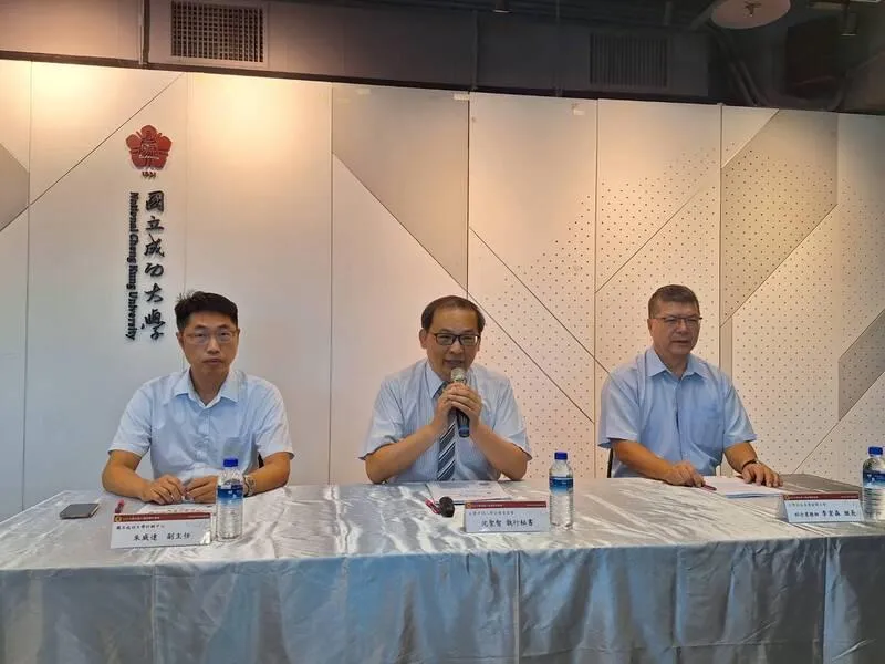 大學入學考試分發委員會17日舉行記者會，公告115學年大學分發入學管道分發結果，錄取率97.54%，是近4年新高。（圖／中央社）