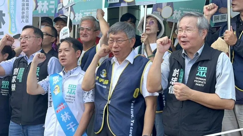 柯文哲4日到高雄輔選市議員參選人林于凱。(圖/中央社)