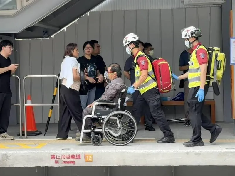 台鐵平鎮臨時站履勘，模擬電梯故障旅客需協助。（圖／台鐵提供）
