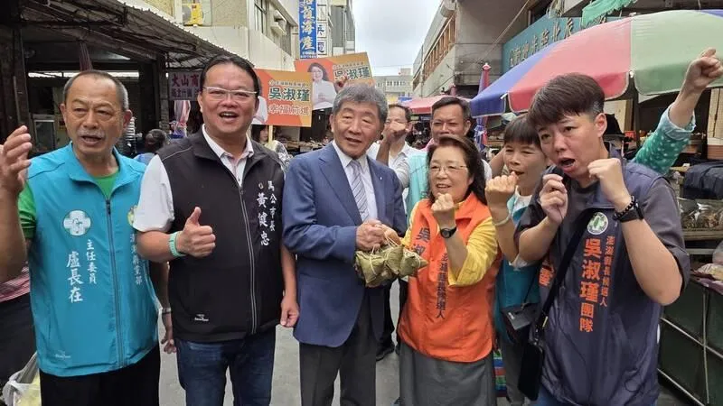 陳時中13日到澎湖陪吳淑瑾掃街。(圖/中央社)