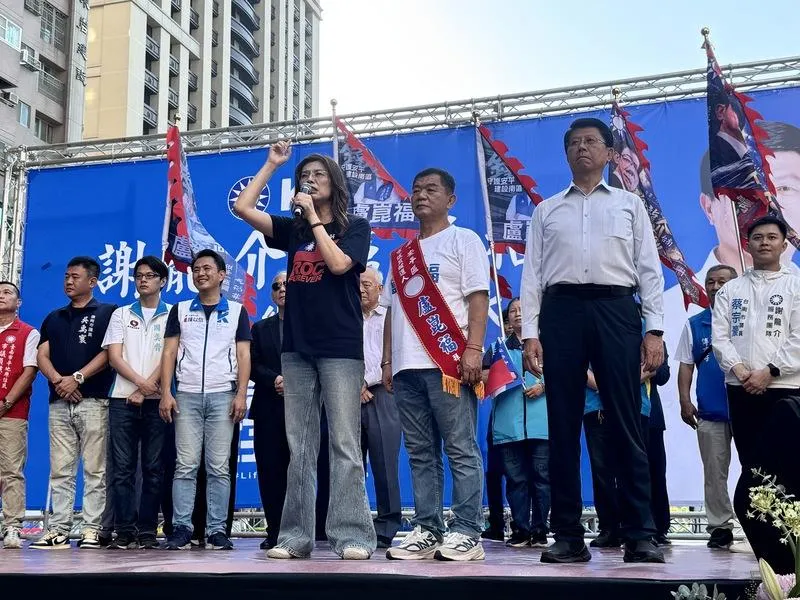 國民黨主席鄭麗文10日出席台南市議員盧崑福競總成立大會。(圖/中央社)