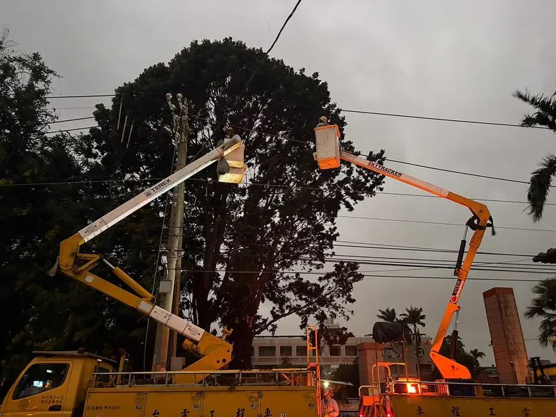 台電搶修電網。（圖／中央社）