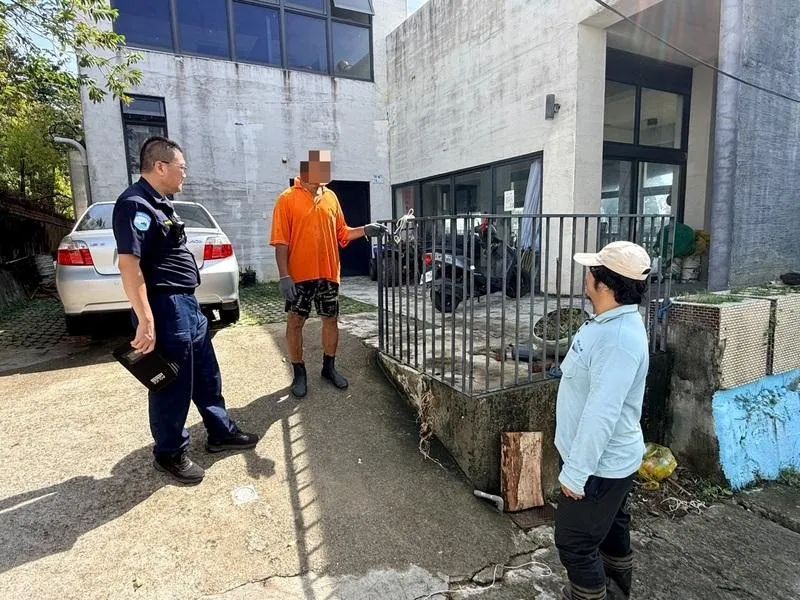 屏東縣滿州鄉港口村25日發生男子宰殺梅花鹿，墾管處獲報前往，查獲涉案的宋姓男子，將依違反墾丁國家公園法開罰。（圖／墾管處提供）