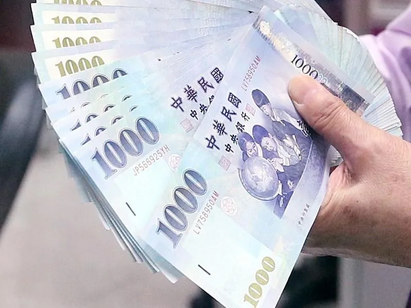 台股下挫,加上日圓跌勢洶洶,加重亞幣貶值壓力,新台幣匯率今天震盪收跌,匯價連3黑,收30.535元,貶1.5分,為近半個月低點。(示意圖/pixabay)