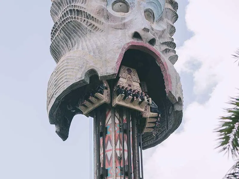 歐姓女子在搭乘新竹六福村「大怒神」設施後，在醫務室休息超過1個小時後突然陷入昏迷狀態，緊急送醫搶救兩天後仍宣告不治。(圖/六福村官網)