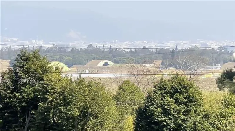 空軍41歲胡姓地勤女士官長，昨天（21日）在清泉崗基地，發生意外身亡。（圖／翻攝畫面）