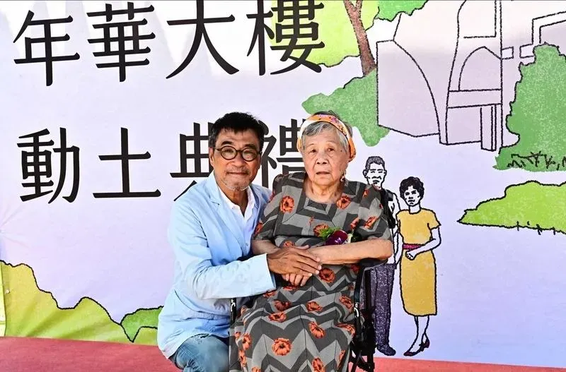 李宗盛2020年與母親參與門諾長照中心動土典禮。（圖／相信音樂 官網）