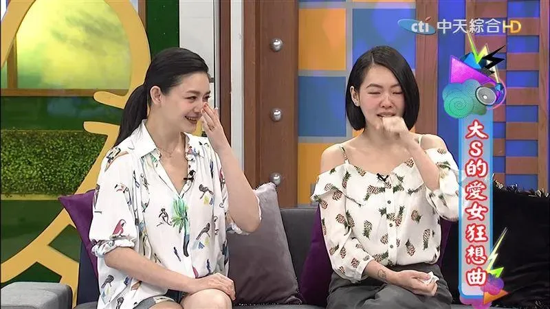 大S(左)病逝後,身後事由妹妹小S(右)一肩扛下。(圖/翻攝自YouTube)