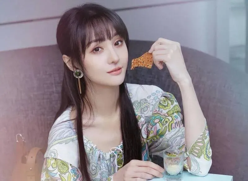 鄭爽被爆料成為富豪小三,只為了拿到美國綠卡。(圖/翻攝自Instagram/shuang_mythichy)