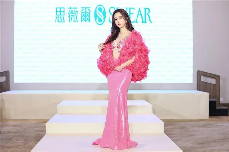 周曉涵透露王大陸私下暖舉。(圖/木火創藝 提供)