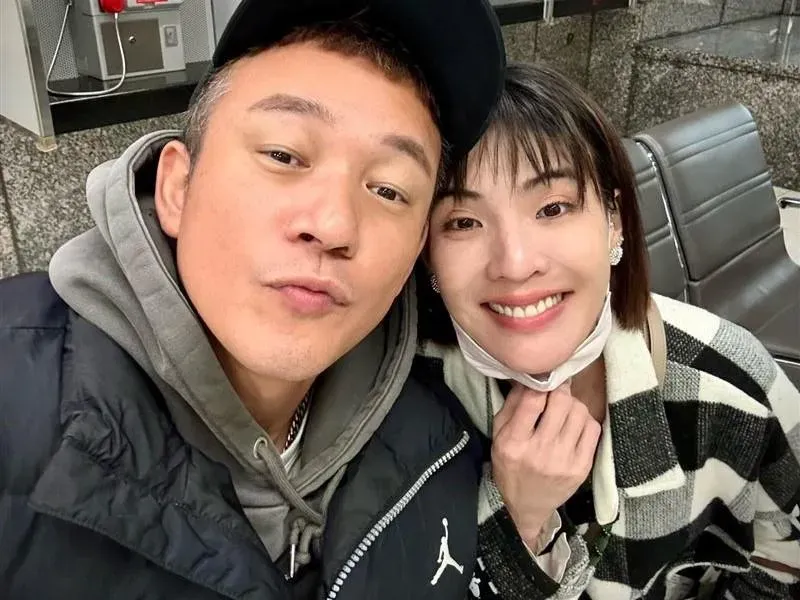 阿Ben(左)、徐小可夫妻。(圖/翻攝自阿Ben、徐小可夫妻 臉書)