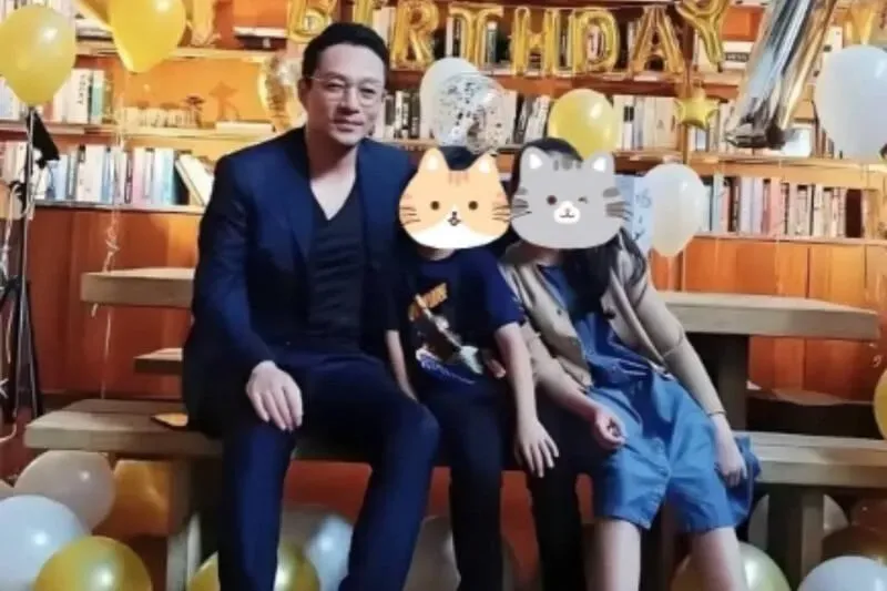 汪小菲（左）將子女接回北京。（圖／翻攝自微博）