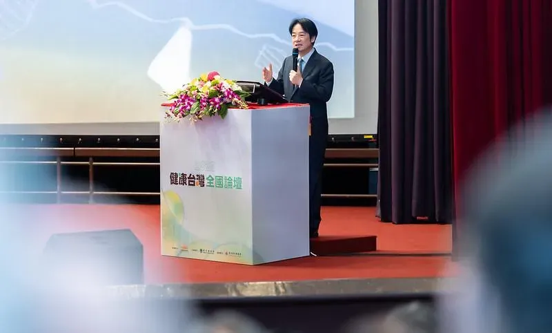 針對健保制度，賴總統拋出「各區自管經費」的想法。（圖／總統府）