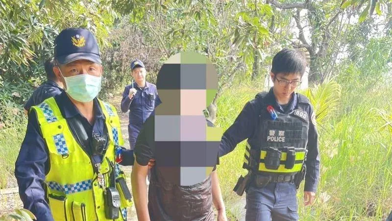 台南56歲許姓男子因不堪長期照顧中風臥床的母親，於2023年12月13日清晨持刀刺殺79歲母親致死。（圖／翻攝畫面）