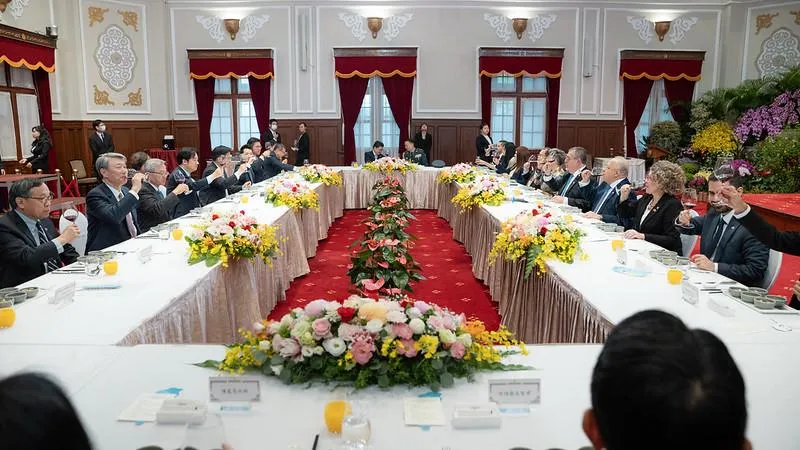 總統賴清德今天以國宴接待瓜地馬拉共和國總統阿雷瓦洛伉儷。（圖/總統府提供）