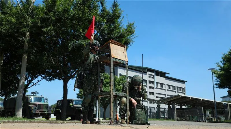 發令官下達口令。（圖／青年日報提供）