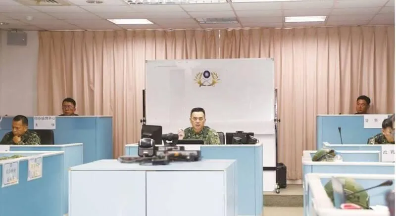 呂坤修視導備援指管機制轉移演練。(圖/陸軍司令部)