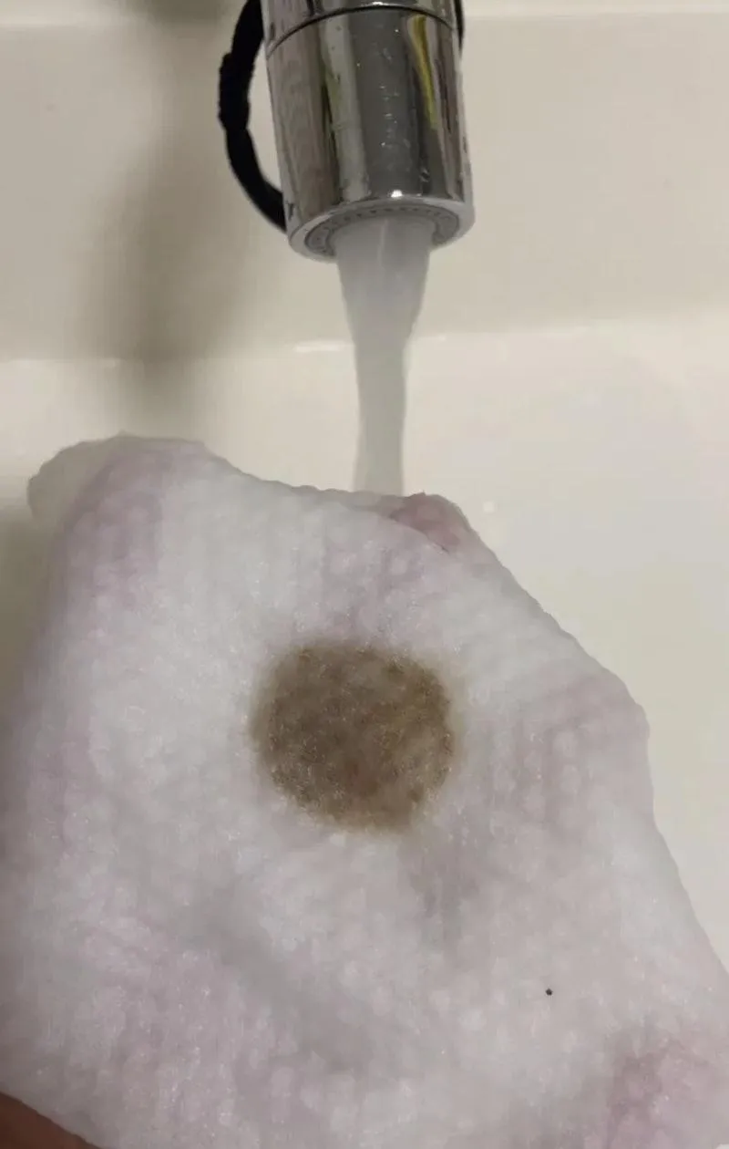 杭州自來水近日出現異臭，民眾質疑喝到「糞水」。（圖／翻攝微博）