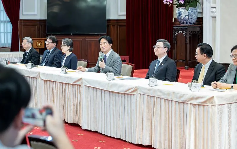 因應美國關稅衝擊，賴清德1日召開記者會。（圖/總統府提供）