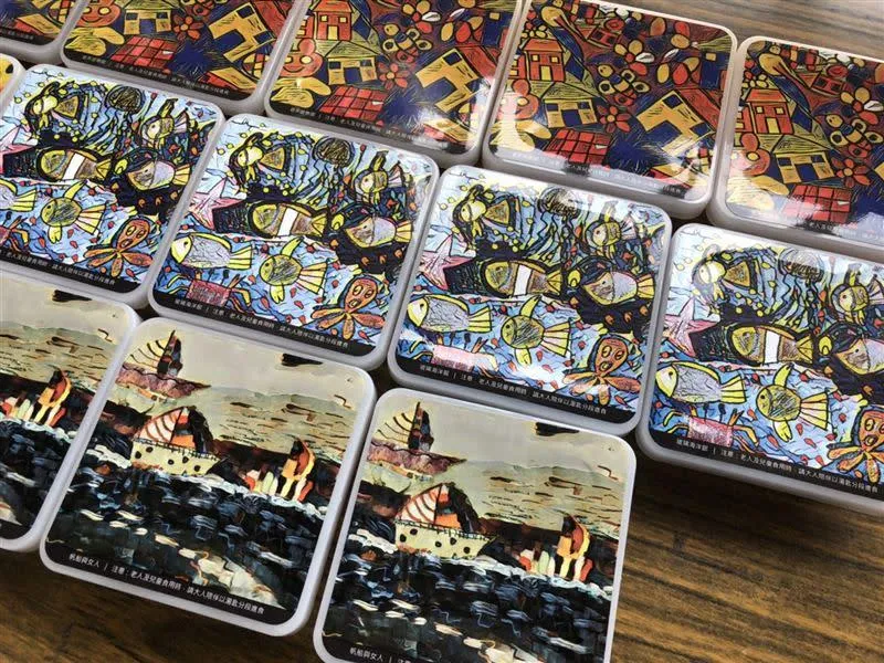 小嶺頂愛啟兒關懷協會將照顧個案畫作與公益商品結合,讓個案執行工作時更能獲得成就感。(圖/頂新和德文教基金會提供)