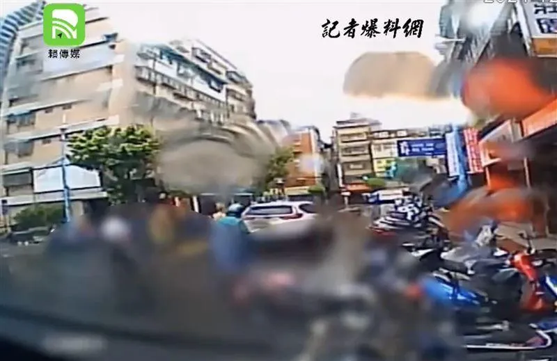 有家暴前科的謝文雄,今年7月當街持刀砍殺妻子和小姨子致死。(圖/資料照片)