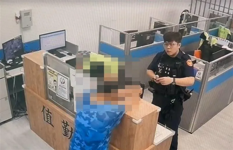 李姓緬甸華僑自首畫面。（圖／翻攝畫面）