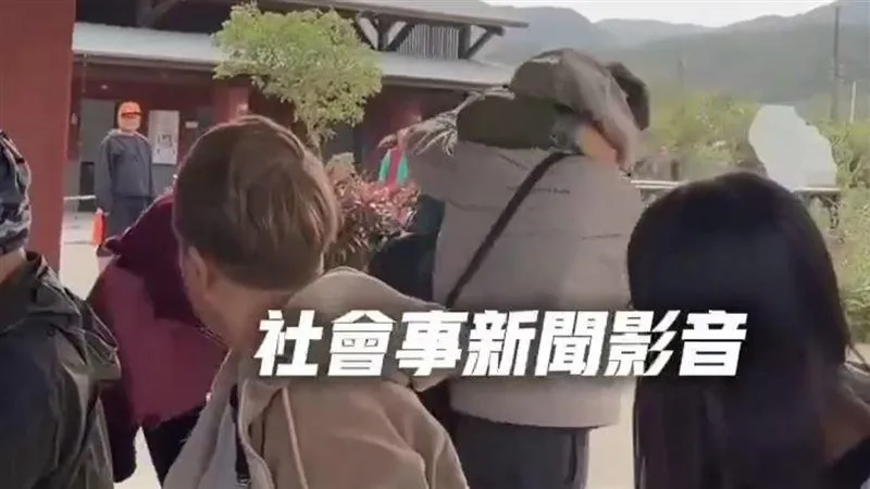 2對夫妻互毆畫面。(圖/翻攝社會事新聞影音)