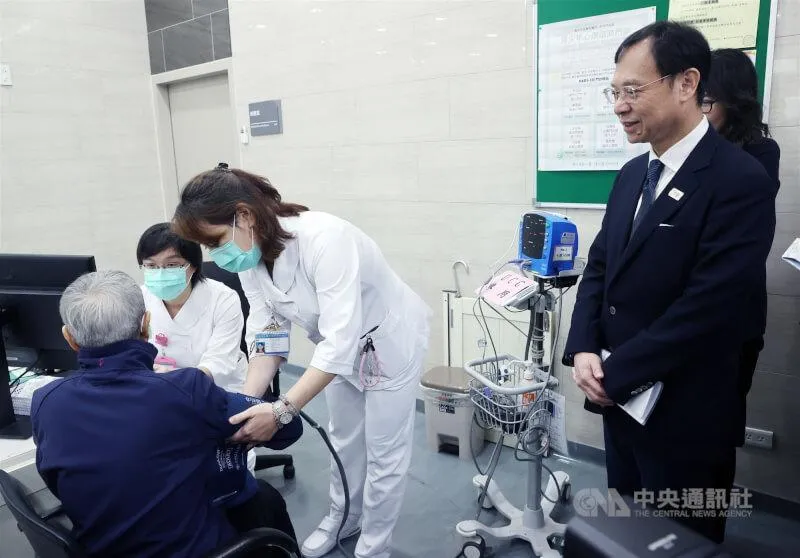 衛福部長石崇良曾指示，UCC上路6個月後，將蒐集各界意見及就診資料，進一步分析地點、給付方式等。(圖/中央社)
