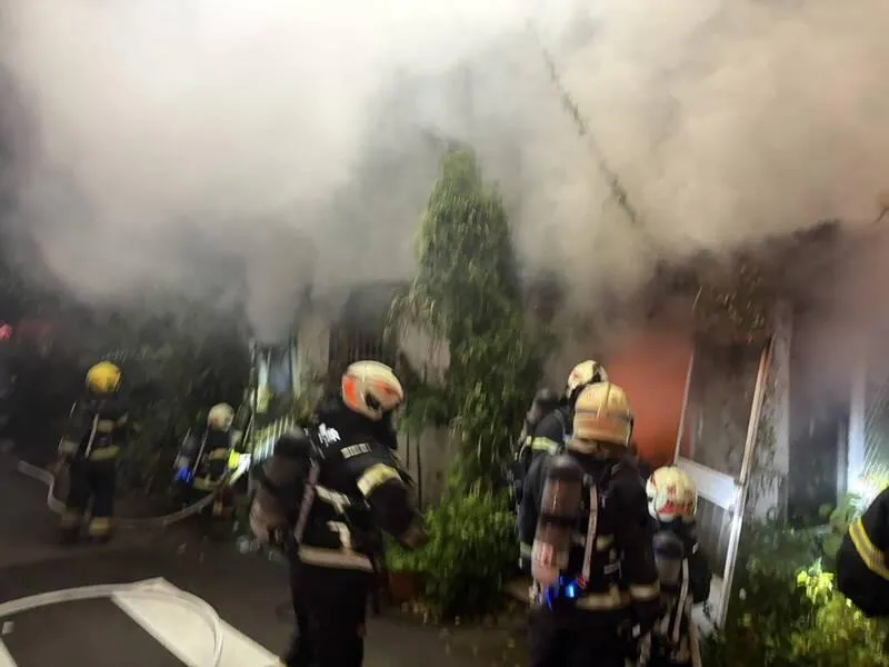 嘉義市的民宅大火現場。（圖／嘉義市消防局提供）