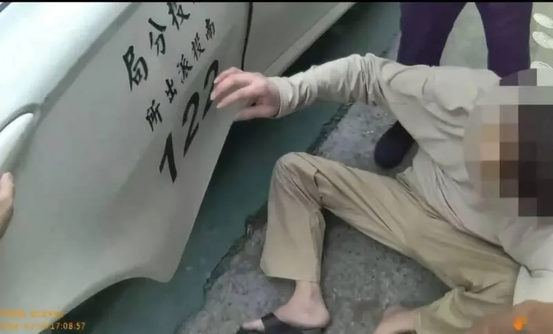 員警逮捕林男時，驚見他已經多天沒吃東西全身無力。（圖／警方提供）