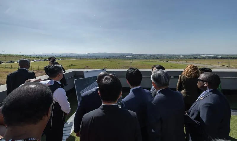 賴清德總統聽取「戰略儲油槽」及「台灣產業創新園區」（TIIP）簡報。（總統府提供）