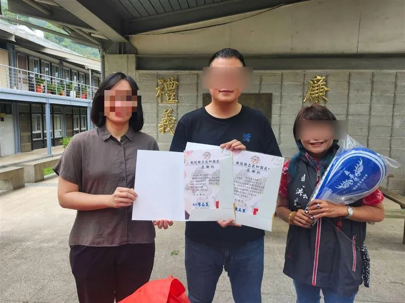 洪女與黃姓丈夫對外都營造慈善家的人設。 （圖／翻攝臉書）