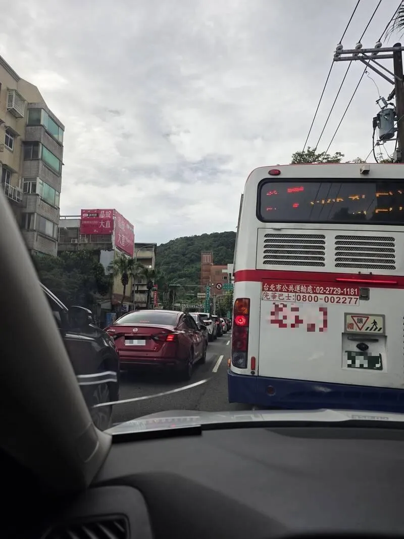 車禍現場。（圖／翻攝「靠北天母幫」）