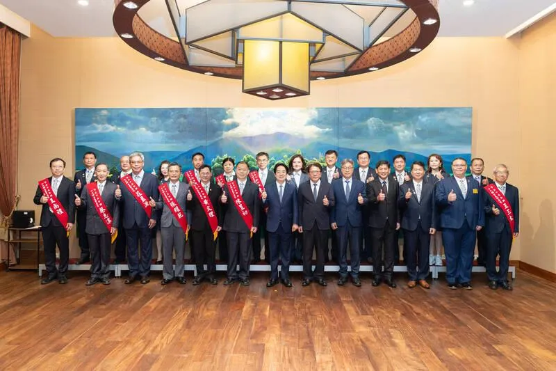 賴清德接見第50屆全國十大傑出農業專家。(圖/總統府提供)
