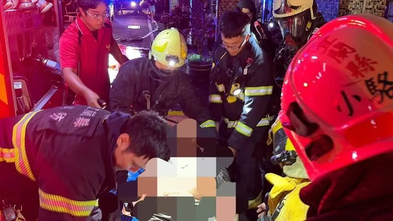 林男被救出時意識模糊，全身50%燒燙傷。（圖／宜蘭縣消防局提供）