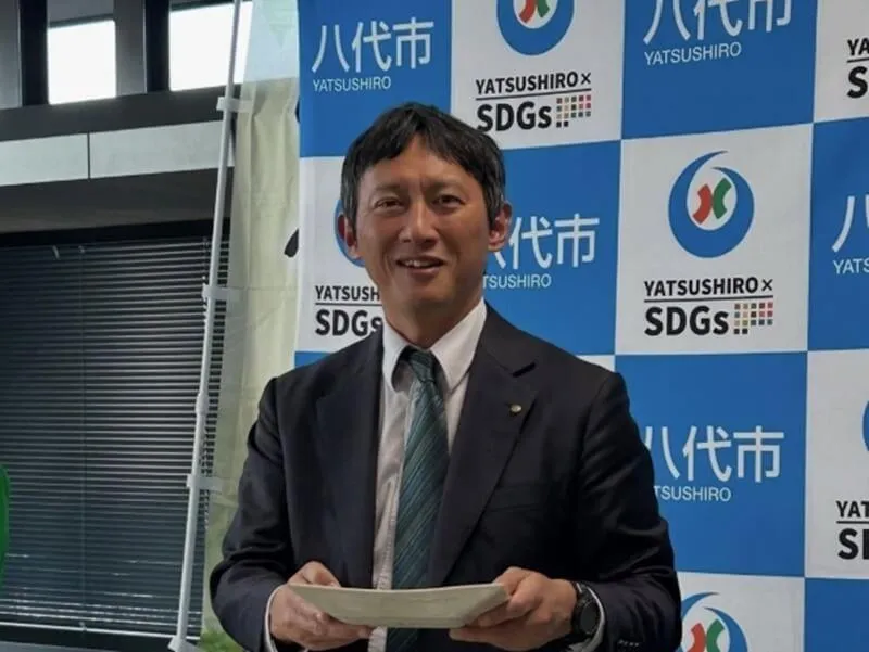 日本熊本發生強震，八代市災情慘重，災區救援工作持續進行。八代市市長小野泰輔30日接受中央社訪問時表示感謝台灣的關心與援助，也形容台灣是「日本最好的鄰居」。（圖取自instagram.com/taisukeono_）
