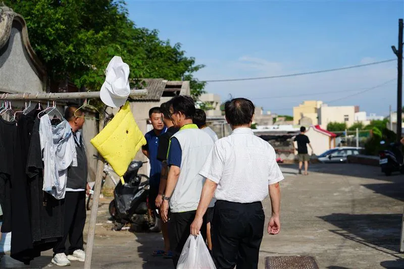 澎湖縣府火速成立專案小組，大隊人馬趕往探視。（圖／澎湖縣政府提供）