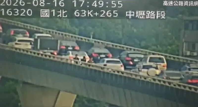 事發當下畫面。(圖/警方提供)
