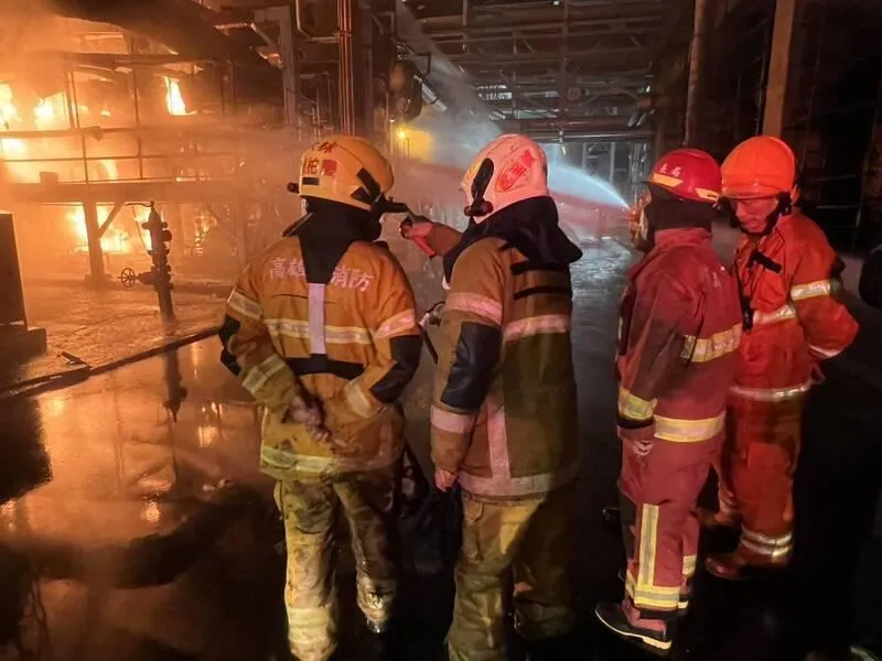 警消灌救畫面。（圖／民眾提供）