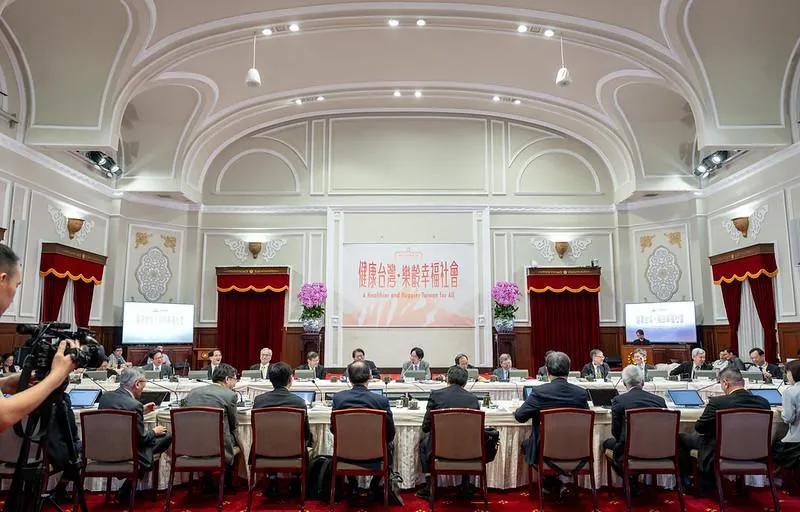 賴清德總統8月27日主持「健康台灣推動委員會第8次委員會議」。(圖/總統府提供)