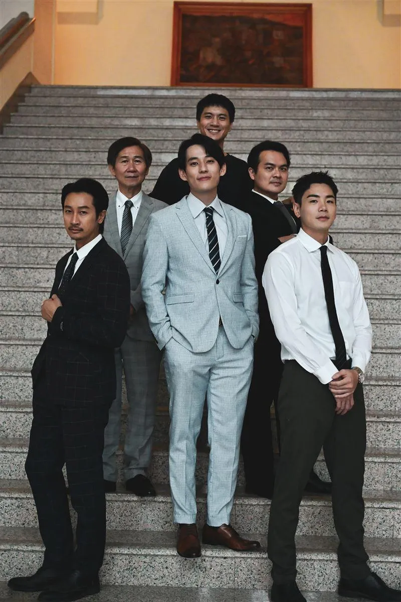 《無罪推定2》集合邱凱偉（左起）、李冠毅、徐鈞浩、陳文彬、黃浩詠、禾浩辰。（圖／華視、公視台語台提供）