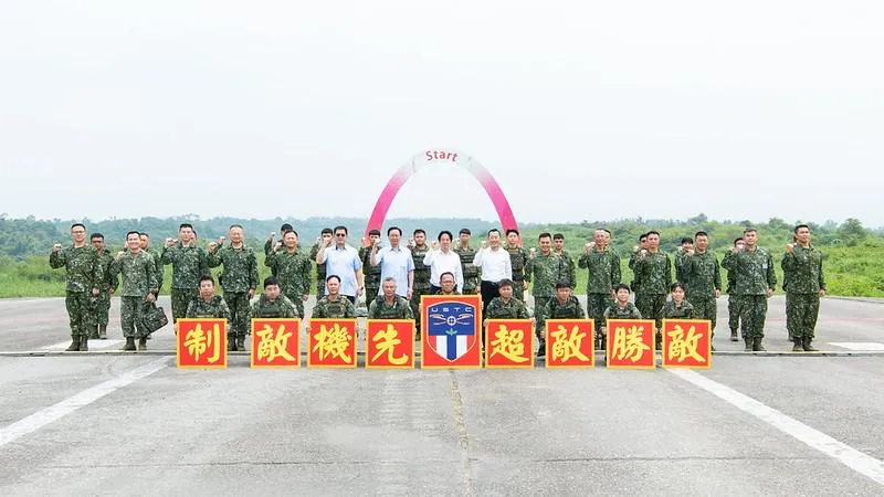 賴清德總統今(11日)勗勉陸軍無人系統訓練指揮部。(圖/總統府提供)