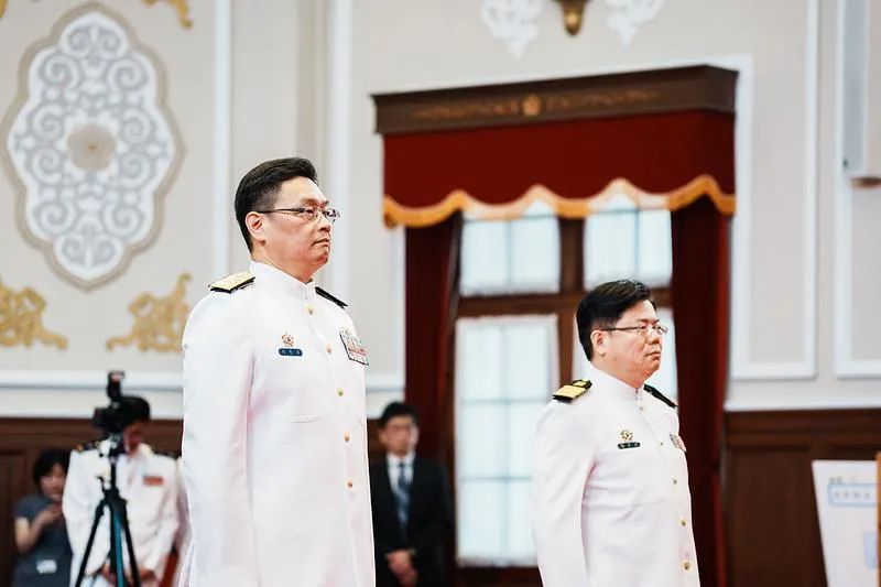 賴清德總統今（1日）主持「中華民國115年10月份將官晉任授階典禮」中將原聖華（左）、少將陳韋志。（圖總統府提供）