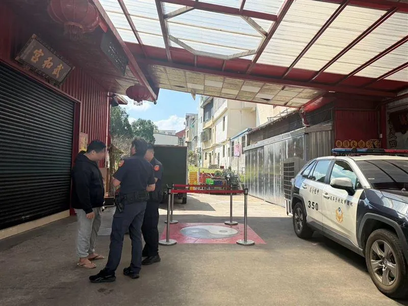 警方前往武和宮辦案。（圖／翻攝張善政臉書）