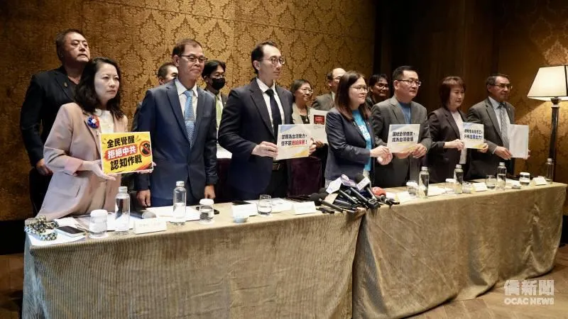 多位僑務委員25日召開記者會發表共同聲明，聲援徐佳青。（圖／僑委會提供）