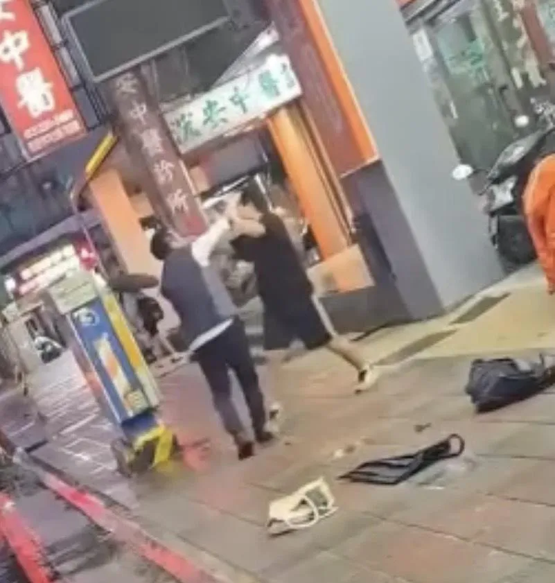 互毆畫面。（圖／桃園市議員黃瓊慧的Threads）